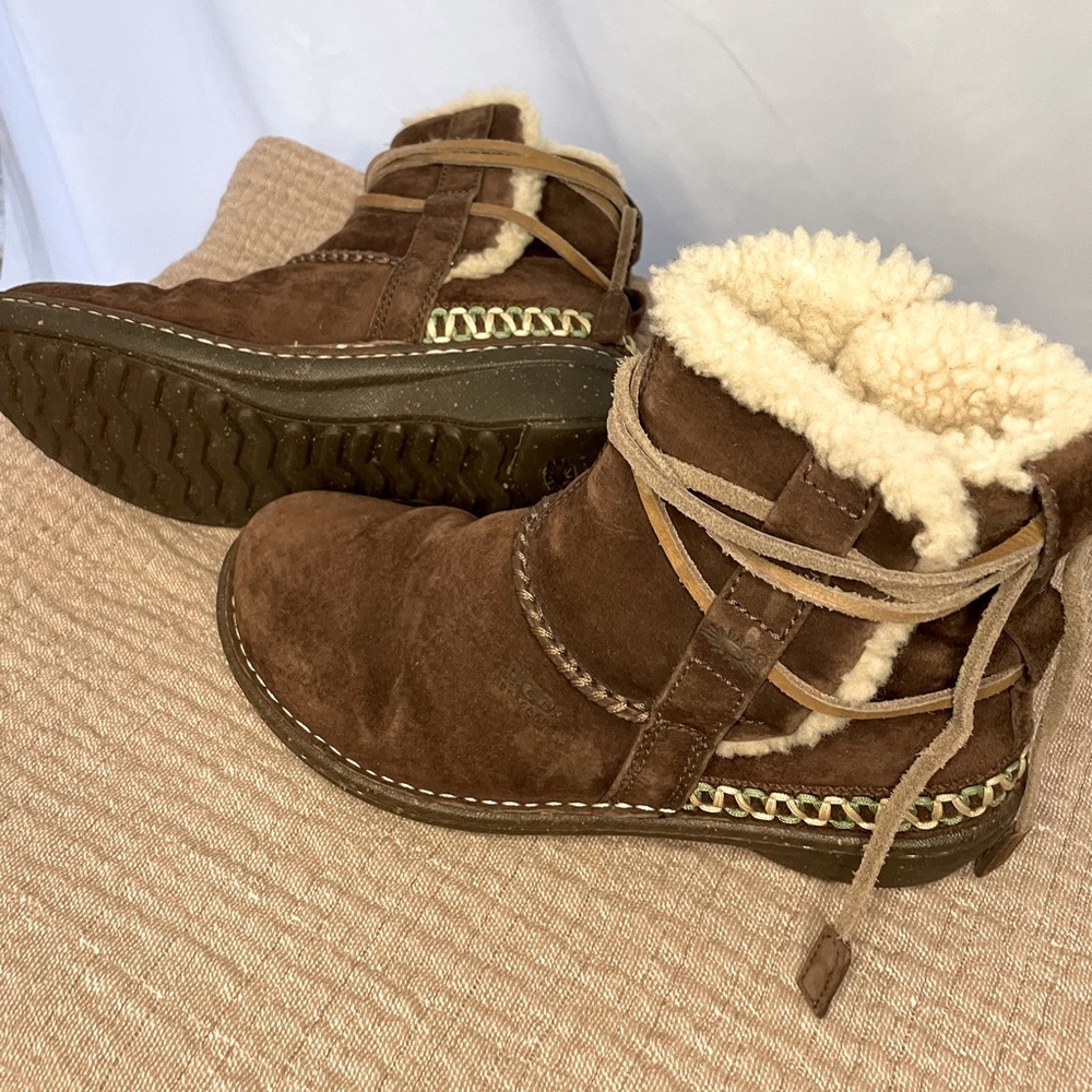 Ugg leather cove boots 8